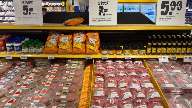 Jumbo herintroduceert vleesaanbiedingen na weggezakte afzet